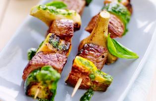 Brochettes de veau aubergines, artichauts et courgettes