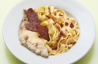 Escalopes de veau, tagliatelles fraîches au coulis et éclats de chorizo