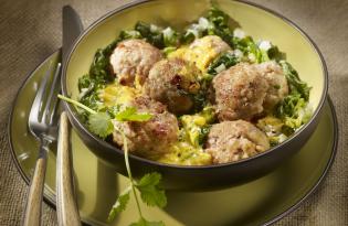 Bouchées de veau au curry et aux épinards