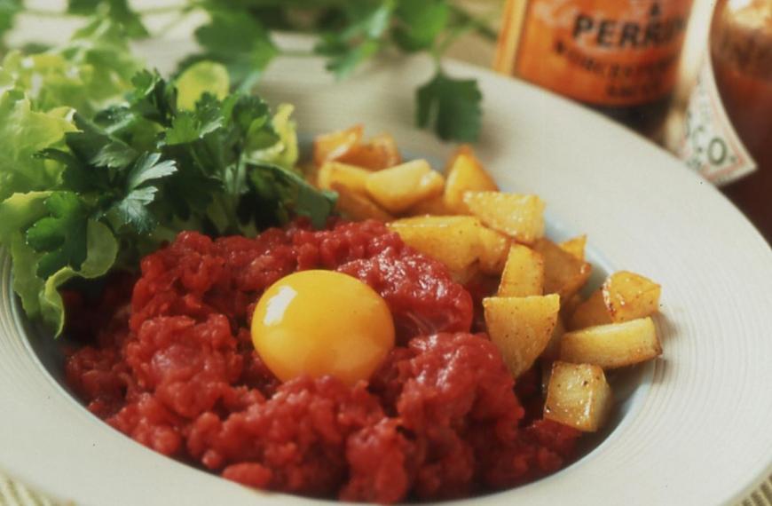 Recette de steak Tartare de boeuf aux pommes sautées paprika