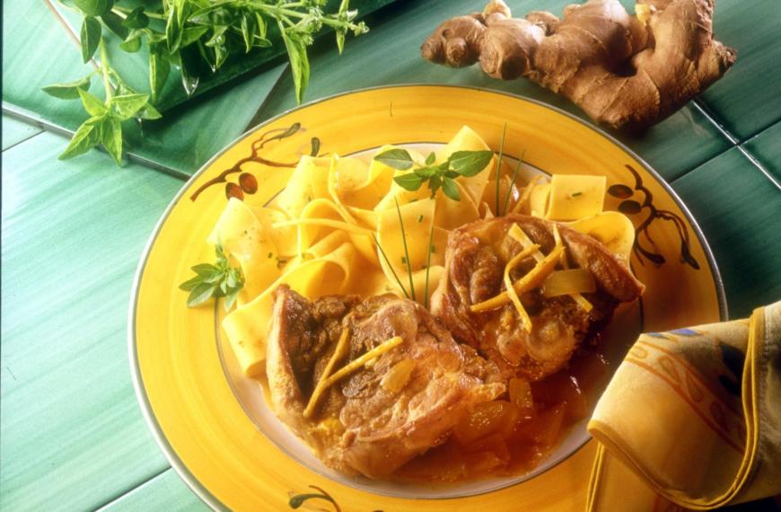 Sauté d'agneau au gingembre, tomates au four