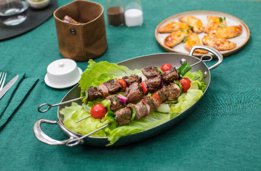 Brochettes De Boeuf Barbecue Au Poivre Vert