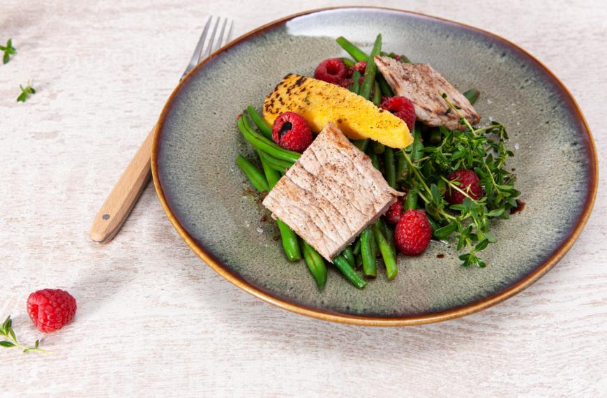 Escalope de veau, polenta et haricots verts à la framboise