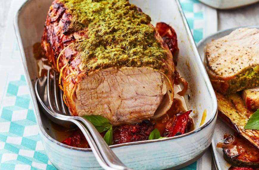 Rôti de veau au four au pesto et légumes braisés