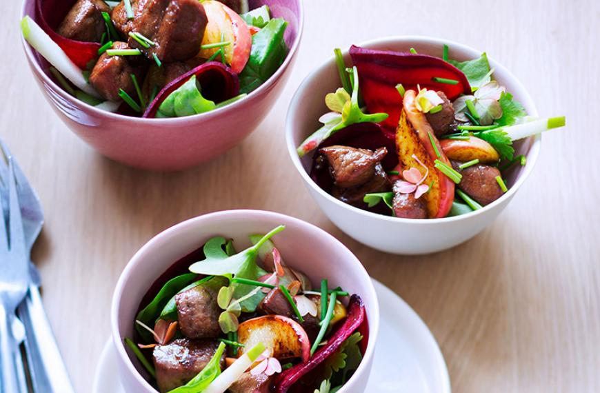 Salade tiède au foie de veau laqué au miel