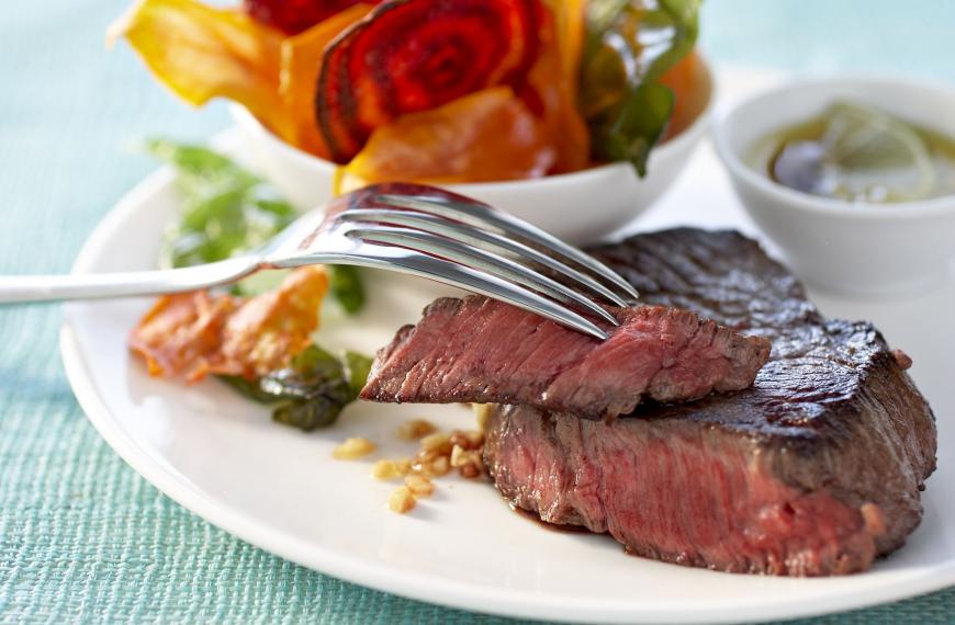 Steak au gingembre, chips de betterave