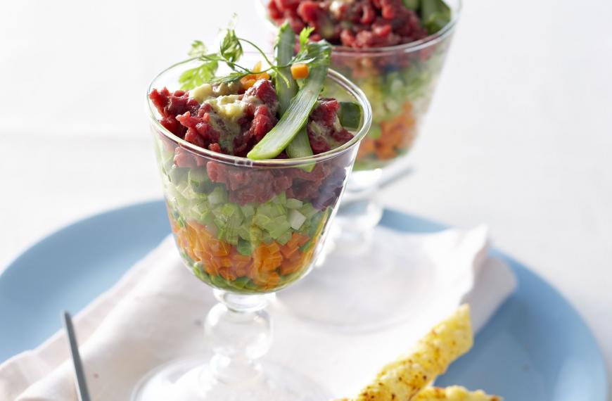 Tartare de viande chevaline et craquants au parmesan