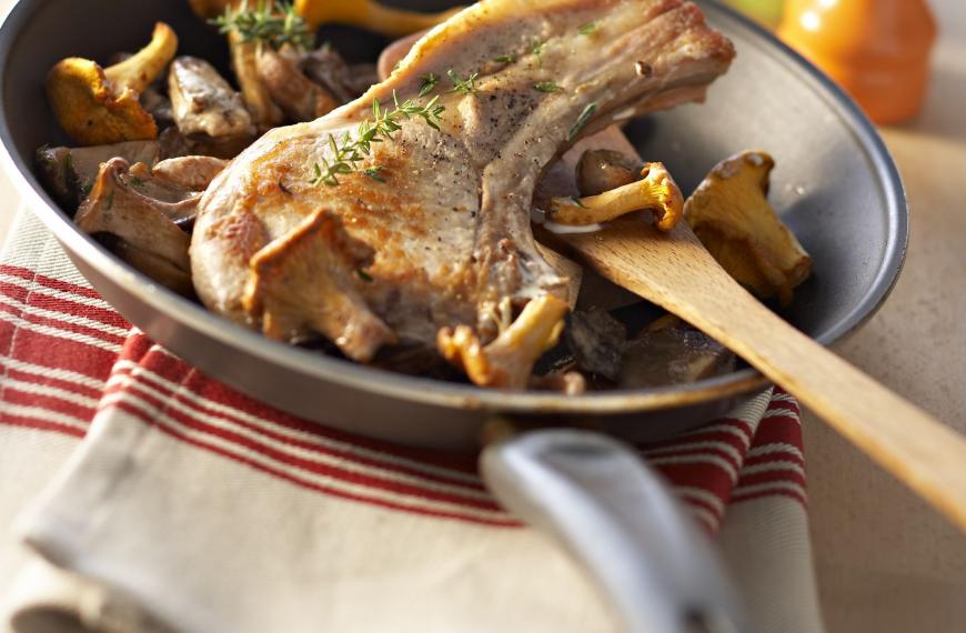 Côte de porc poêlée et ses champignons