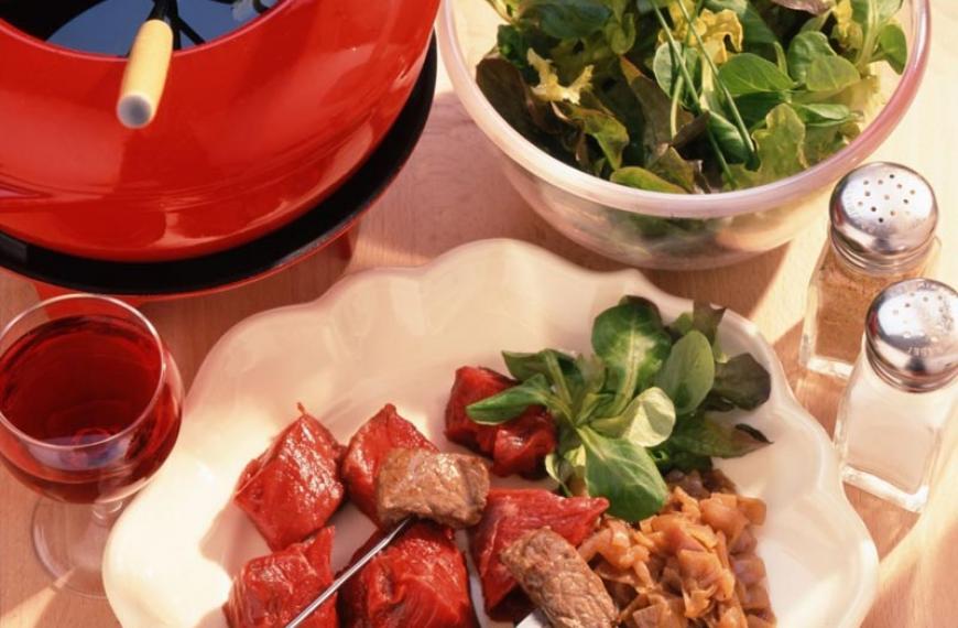 La fondue bourguignonne de boeuf et ses sauces - Recette par