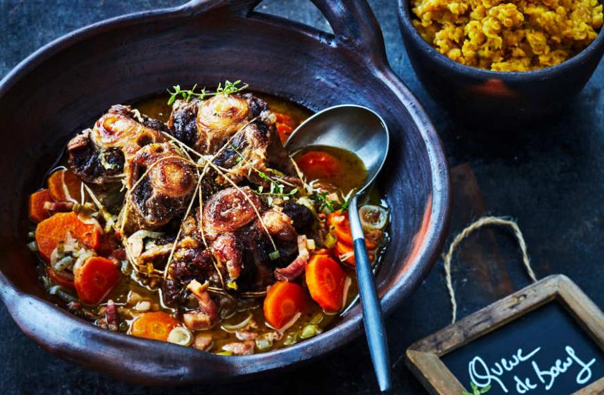 Queue de bœuf braisée et dahl épicé aux lentilles