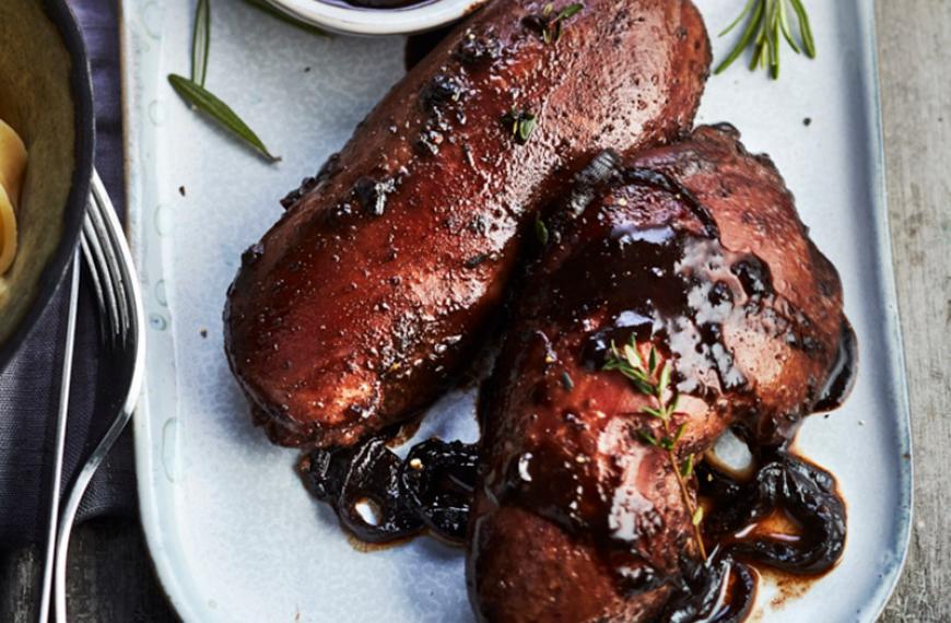 Rognons de porc au miel et au confit d’oignons