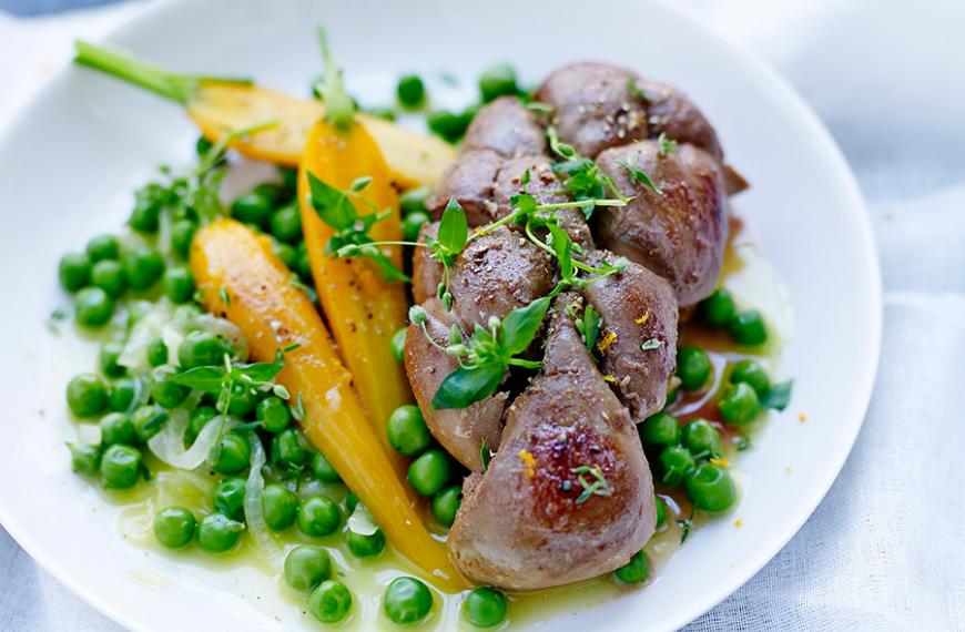 Rognons de veau aux petits pois, carottes et orange