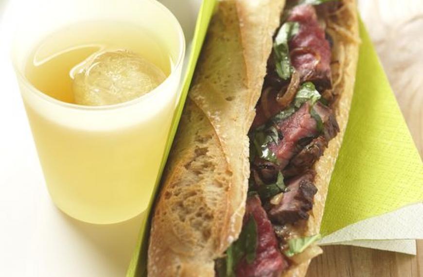 Sandwichs chauds au boeuf et aux oignons